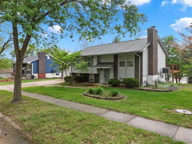 1627 Prestonpark Lane, St Louis, MO 63146
