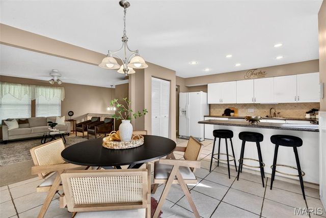 1627 Prestonpark Lane, St Louis, MO 63146