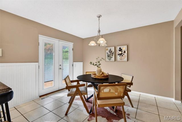 1627 Prestonpark Lane, St Louis, MO 63146