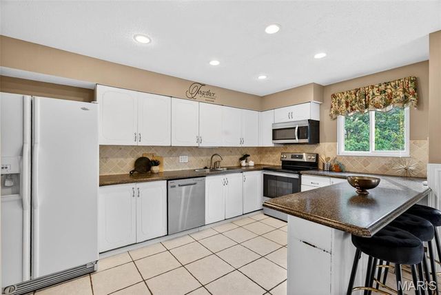 1627 Prestonpark Lane, St Louis, MO 63146