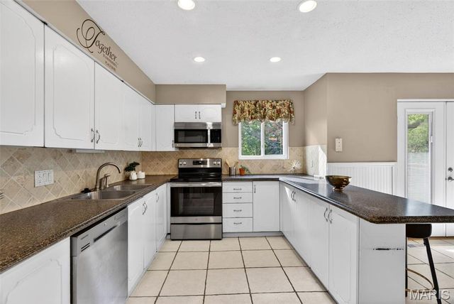 1627 Prestonpark Lane, St Louis, MO 63146