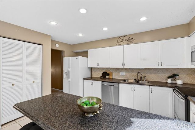 1627 Prestonpark Lane, St Louis, MO 63146