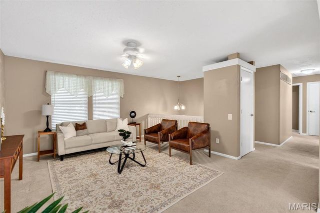 1627 Prestonpark Lane, St Louis, MO 63146