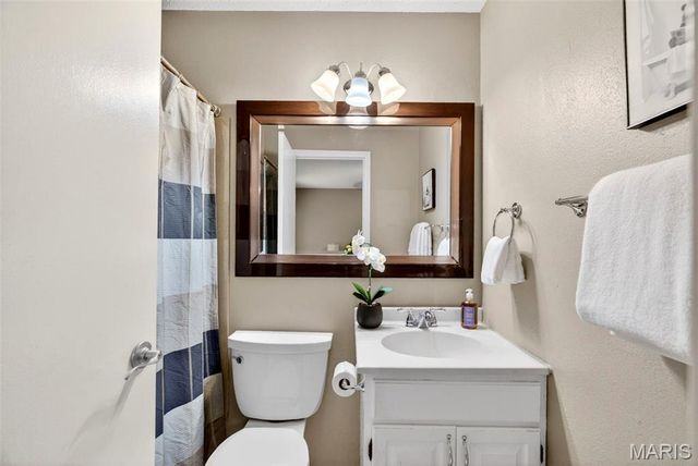 1627 Prestonpark Lane, St Louis, MO 63146