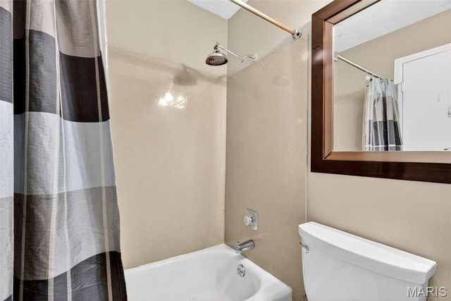 1627 Prestonpark Lane, St Louis, MO 63146