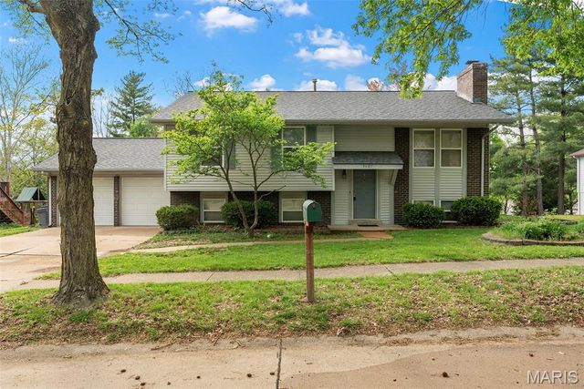 1627 Prestonpark Lane, St Louis, MO 63146
