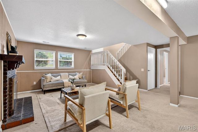 1627 Prestonpark Lane, St Louis, MO 63146