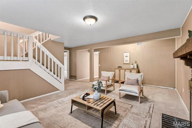 1627 Prestonpark Lane, St Louis, MO 63146