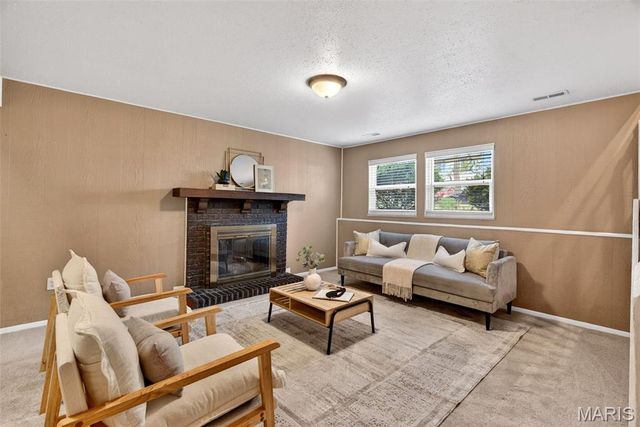 1627 Prestonpark Lane, St Louis, MO 63146