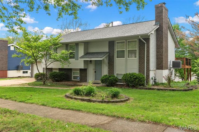 1627 Prestonpark Lane, St Louis, MO 63146