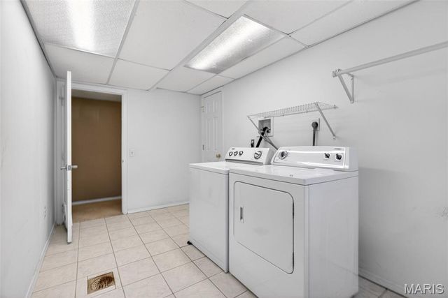 1627 Prestonpark Lane, St Louis, MO 63146
