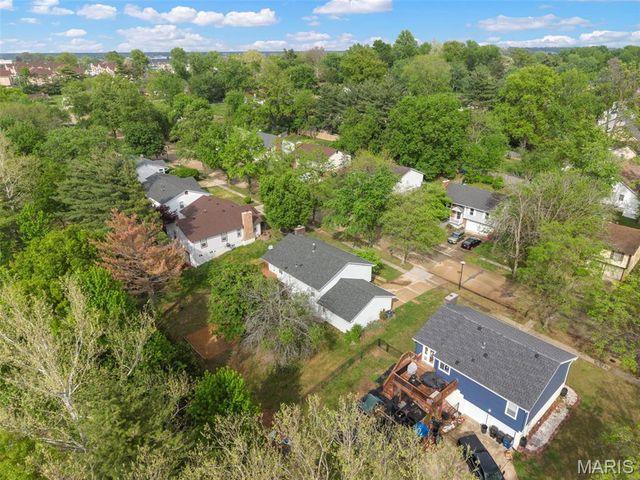 1627 Prestonpark Lane, St Louis, MO 63146