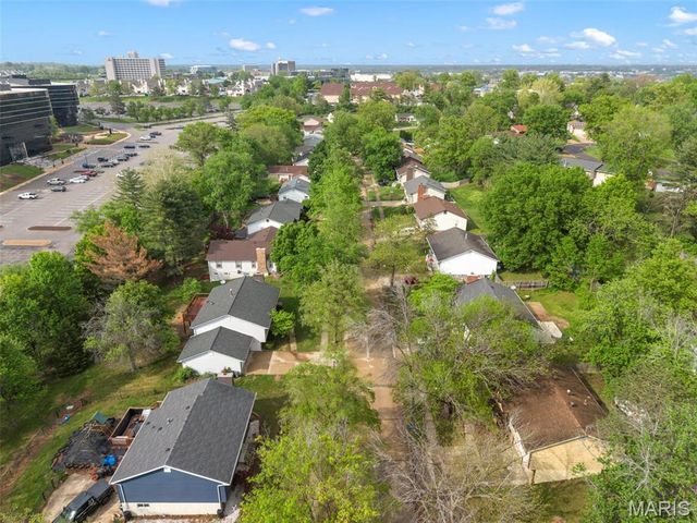 1627 Prestonpark Lane, St Louis, MO 63146