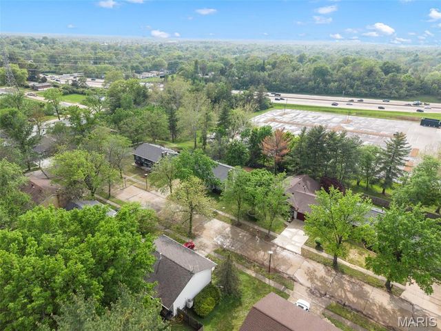 1627 Prestonpark Lane, St Louis, MO 63146
