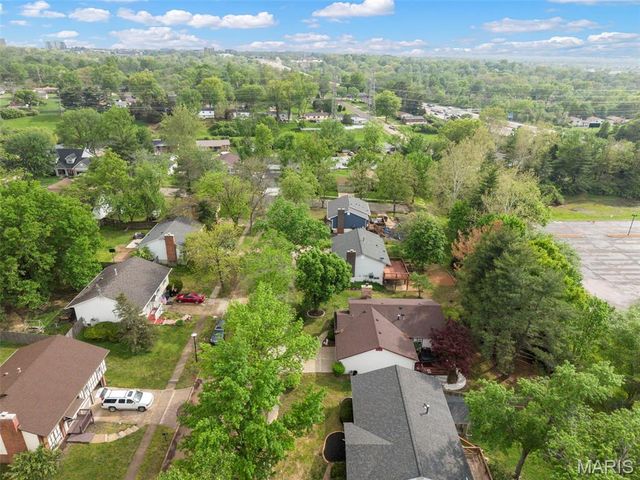1627 Prestonpark Lane, St Louis, MO 63146