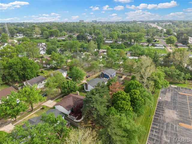 1627 Prestonpark Lane, St Louis, MO 63146