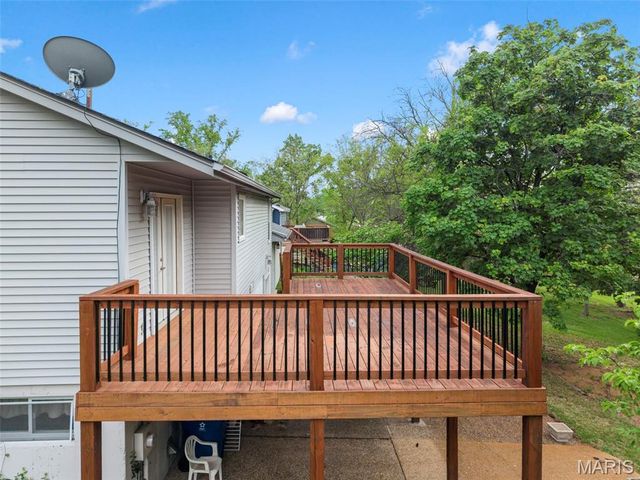 1627 Prestonpark Lane, St Louis, MO 63146