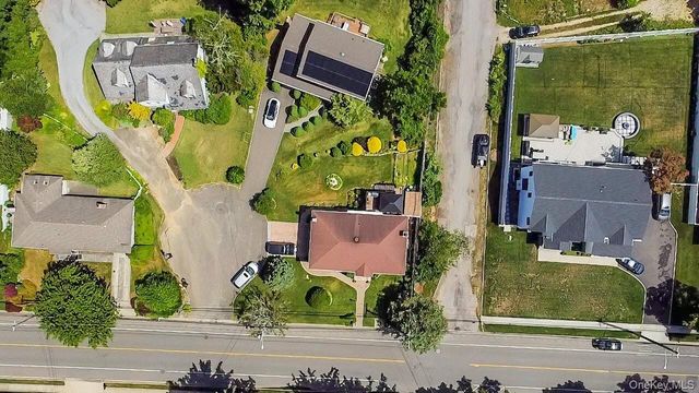 105 Convent Road, Syosset, NY 11791