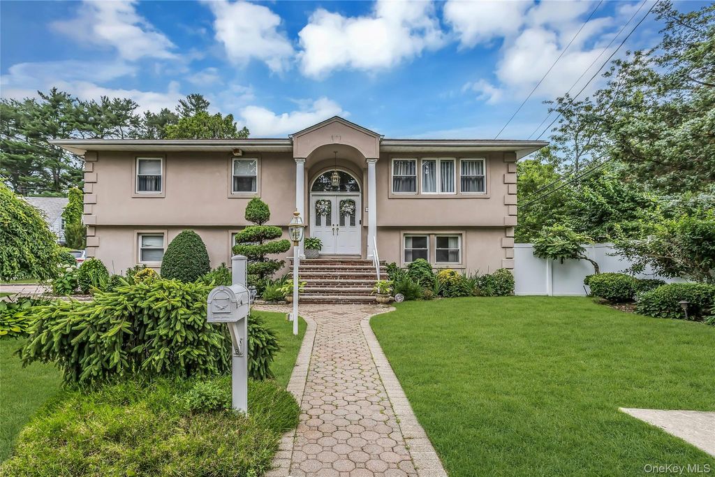 105 Convent Road, Syosset, NY 11791