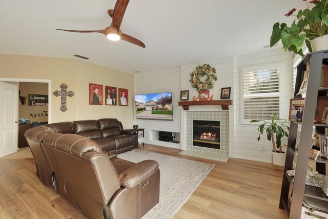 5352 Gladstone, Stockton, CA 95219