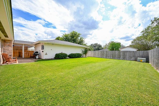 2016 Willow Bend Road, Wharton, TX 77488