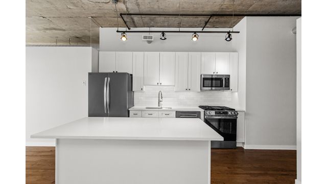 1000 W ADAMS Street 710, Chicago, IL 60607