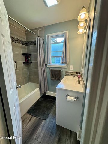 13 Knickerbocker Road, Scotia, NY 12302