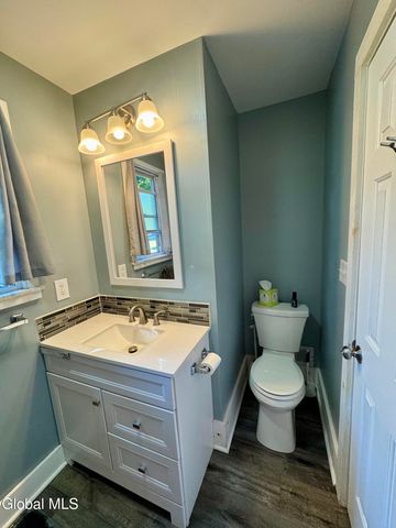 13 Knickerbocker Road, Scotia, NY 12302