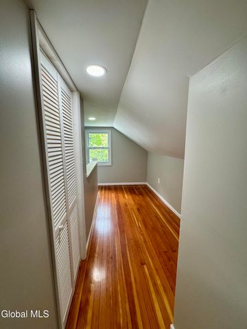 13 Knickerbocker Road, Scotia, NY 12302