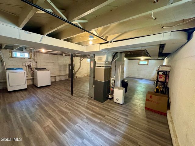13 Knickerbocker Road, Scotia, NY 12302