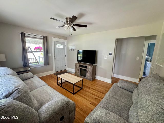 13 Knickerbocker Road, Scotia, NY 12302