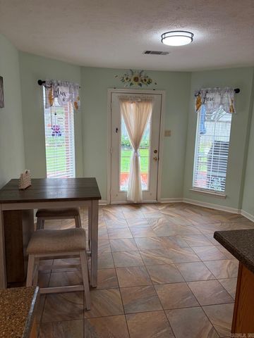 6 Sugarloaf Loop, Maumelle, AR 72113