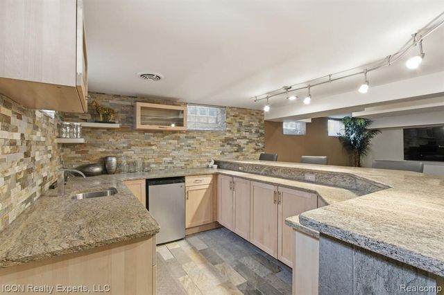 18405 Westover Avenue, Southfield, MI 48075