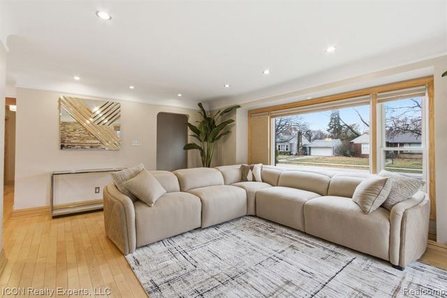 18405 Westover Avenue, Southfield, MI 48075