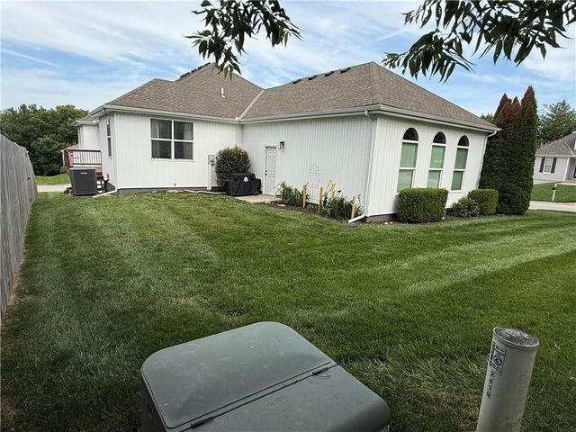 3704 NW Windburn Drive, Blue Springs, MO 64015