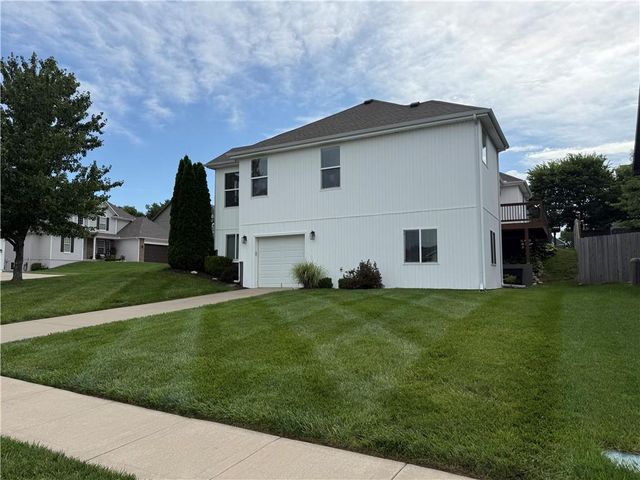 3704 NW Windburn Drive, Blue Springs, MO 64015