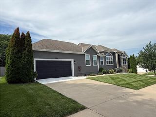 3704 NW Windburn Drive, Blue Springs, MO 64015