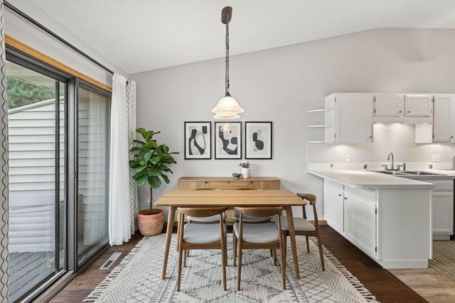 7275 Pontiac Circle, Chanhassen, MN 55317