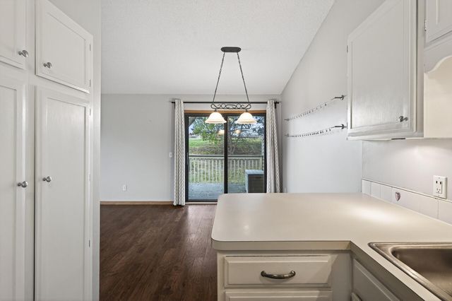 7275 Pontiac Circle, Chanhassen, MN 55317