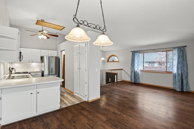 7275 Pontiac Circle, Chanhassen, MN 55317