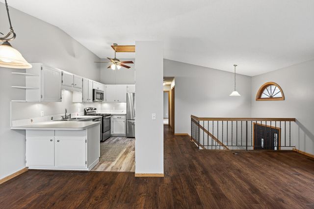 7275 Pontiac Circle, Chanhassen, MN 55317