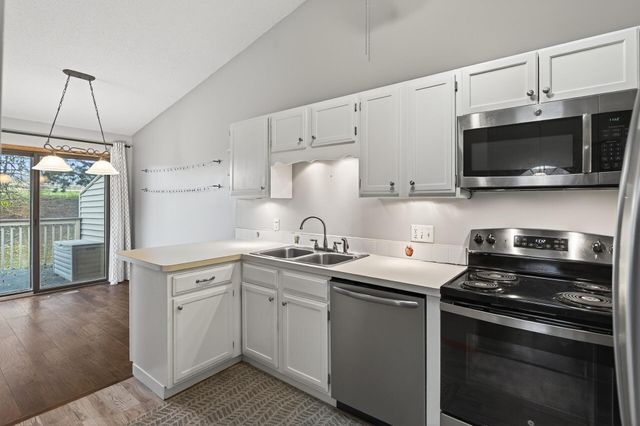 7275 Pontiac Circle, Chanhassen, MN 55317