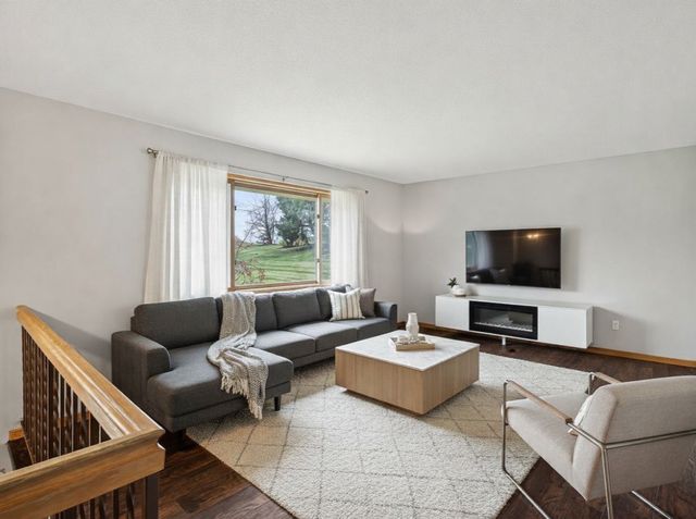 7275 Pontiac Circle, Chanhassen, MN 55317