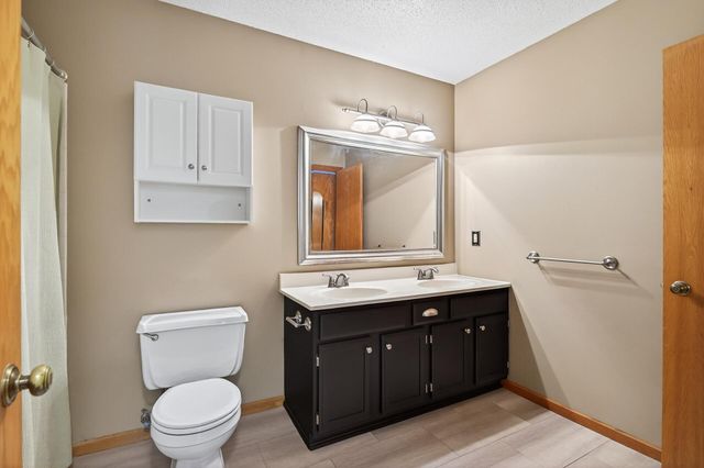 7275 Pontiac Circle, Chanhassen, MN 55317