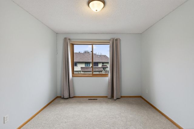 7275 Pontiac Circle, Chanhassen, MN 55317