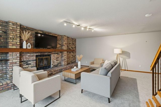 7275 Pontiac Circle, Chanhassen, MN 55317