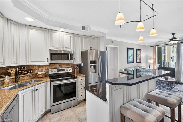 2825 Palm Beach BLVD 409, Fort Myers, FL 33916