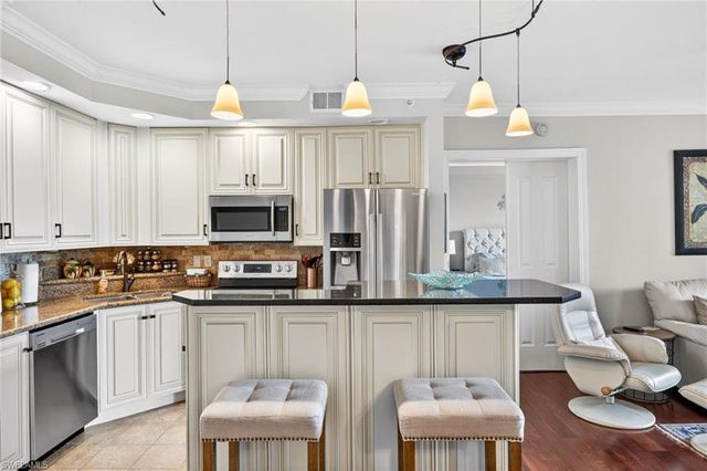 2825 Palm Beach BLVD 409, Fort Myers, FL 33916