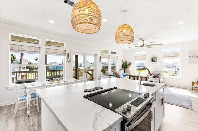 4028 Surf Drive, Galveston, TX 77554