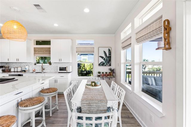 4028 Surf Drive, Galveston, TX 77554